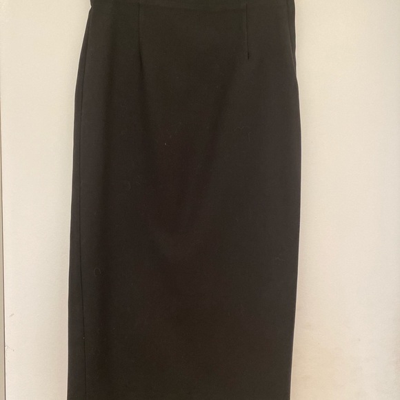 Zara black neoprene like black skirt - Picture 8 of 10